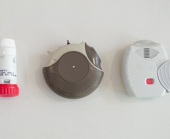 Three types of dry powder inhalers: Turbuhaler, Accuhaler and Ellipta devices Three types of dry powder inhalers: Turbuhaler, Accuhaler and Ellipta devices